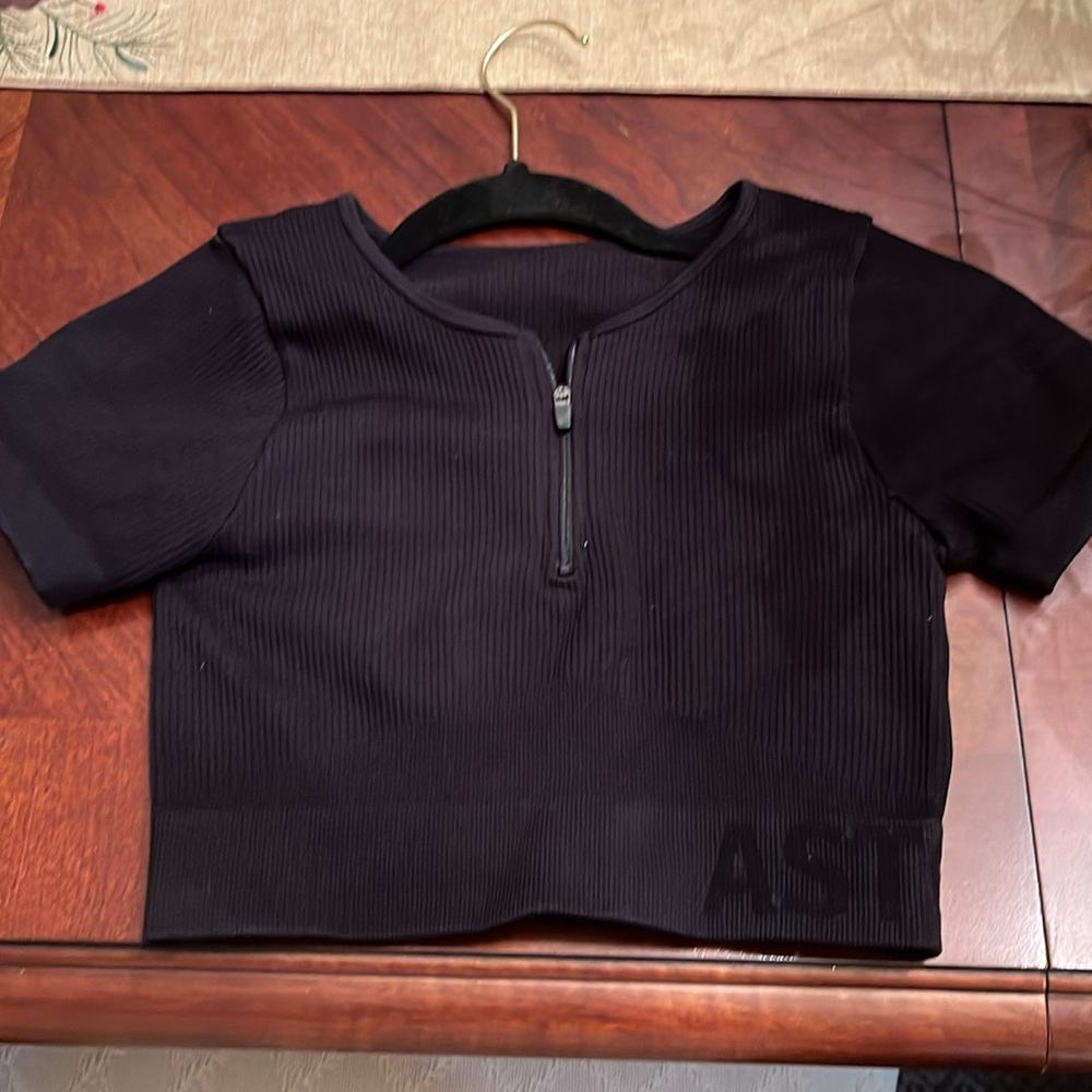 Astoria Activewear Top size Small - Picture 4 of 5